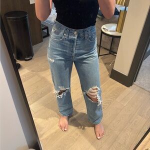 High waist distressed mom Jean